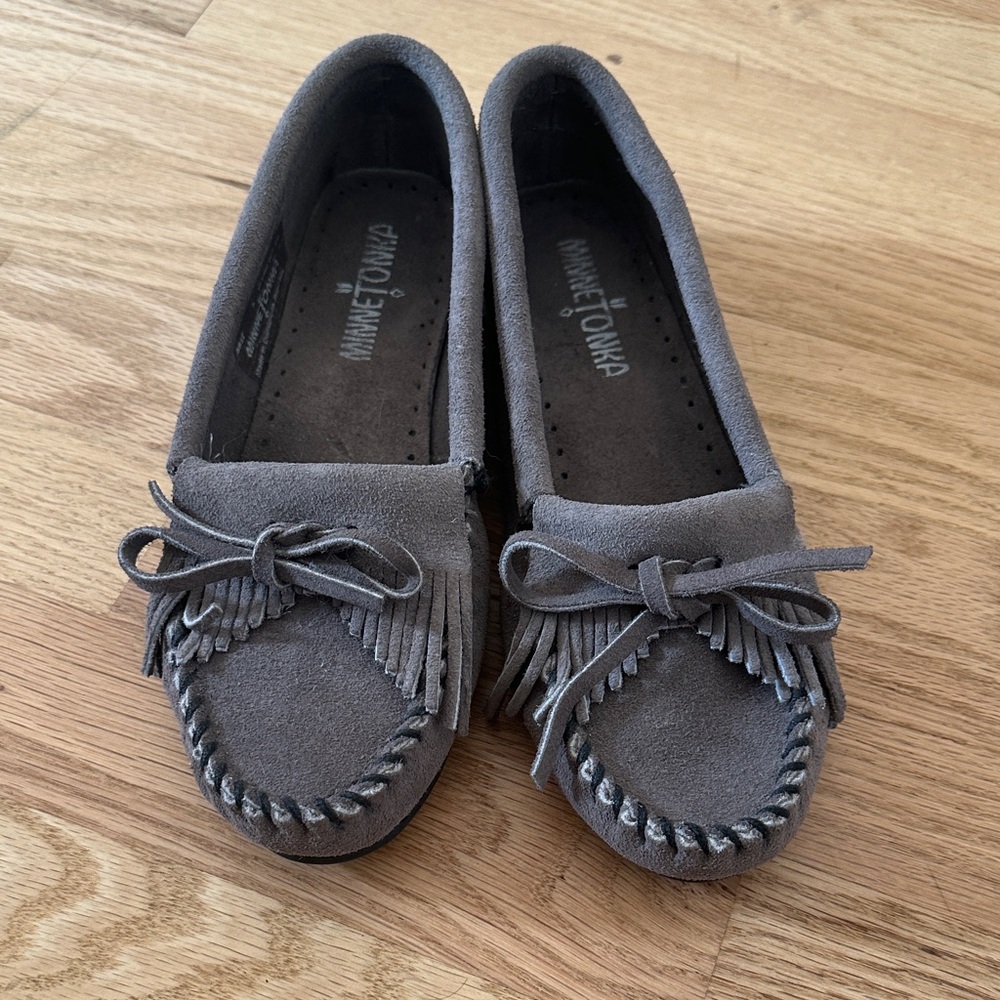 Minnetonka moccasins size 5